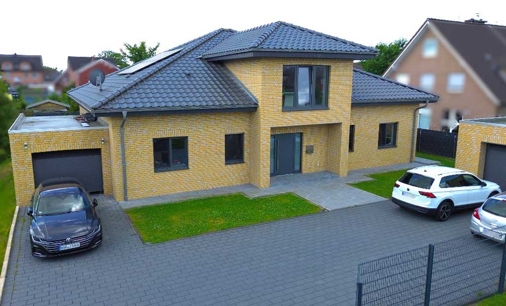 Oppenhome-Immobilien_Großes Ein-Zwei-bis-Dreifamilienhaus *TOP Zustand*